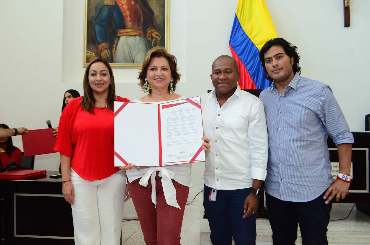 Carla Celia, directora Fundación Carnaval de Barranquilla, fue exaltada con la Orden de Barlovento, en el grado de Gran Caballero, la máxima distinción de la Asamblea del Atlántico por sus 10 años frente a la organización del Carnaval de Barranquilla.