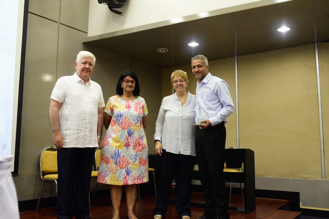 Reconocimiento a Alberto Martínez.