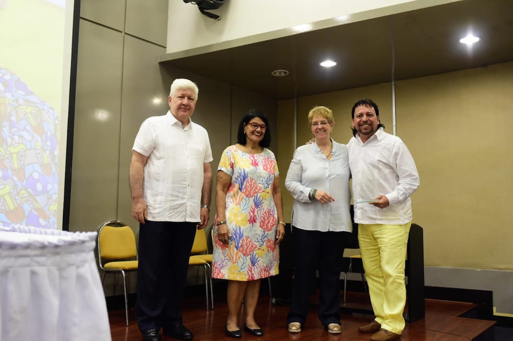 Reconocimiento a Roberto Llanos Rodado.