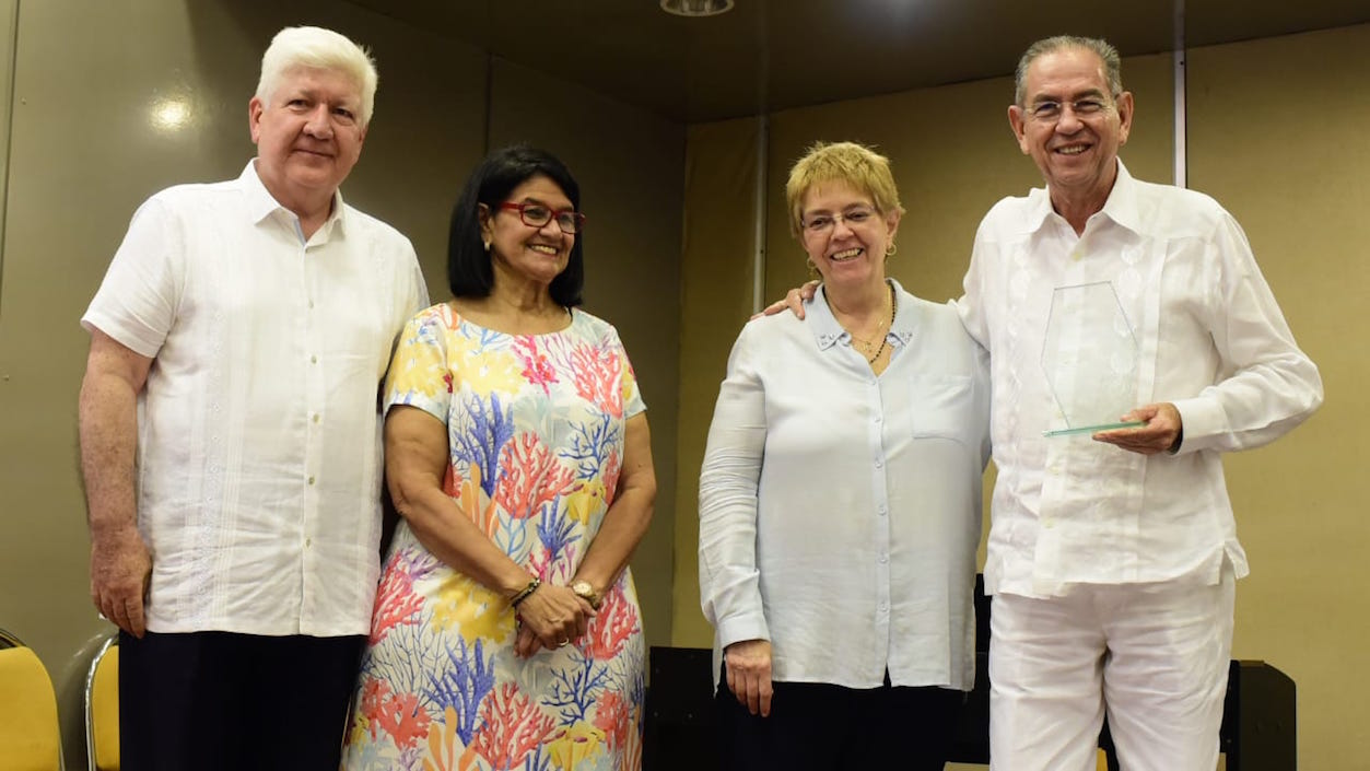 Reconocimiento a Osvaldo Sampayo Covo.