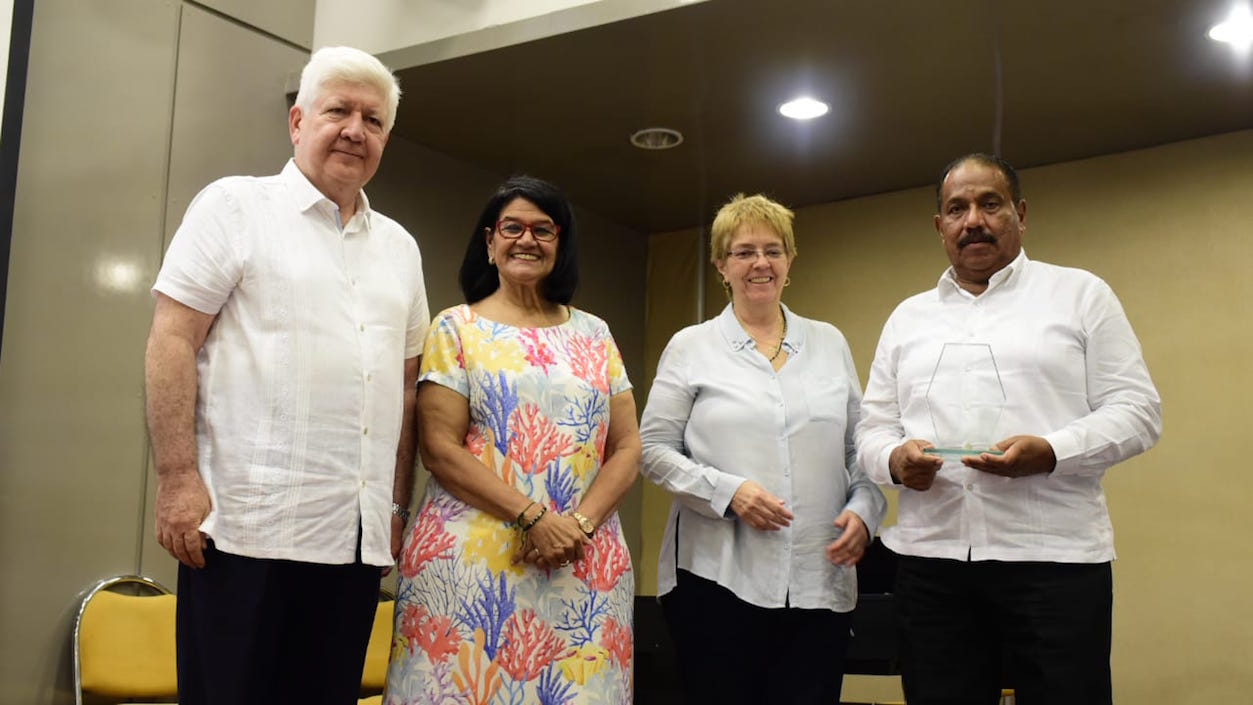 Reconocimiento a Gustavo Torres Arrieta.