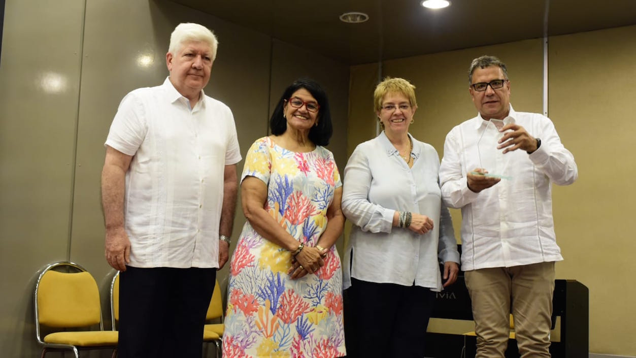 Reconocimiento a Alberto Salcedo Ramos.