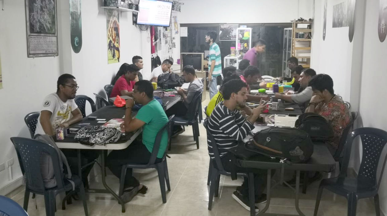 La cantidad de participantes durante un torneo de mitad de semana. 