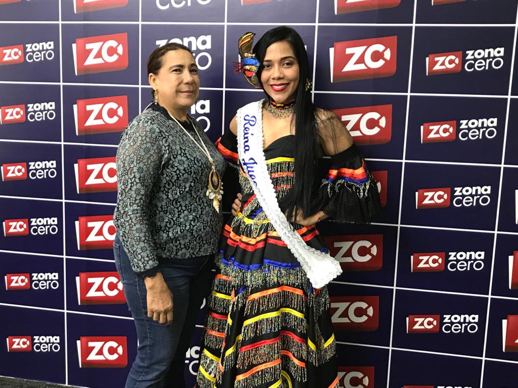 Nidia Donado (presidenta de la corporación) y Grizzy Llanos (Reina de los Jueces de Paz).