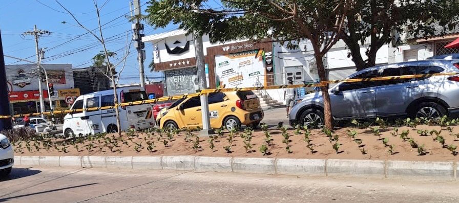 Cinta de seguridad en el bulevar de Olaya Herrera.