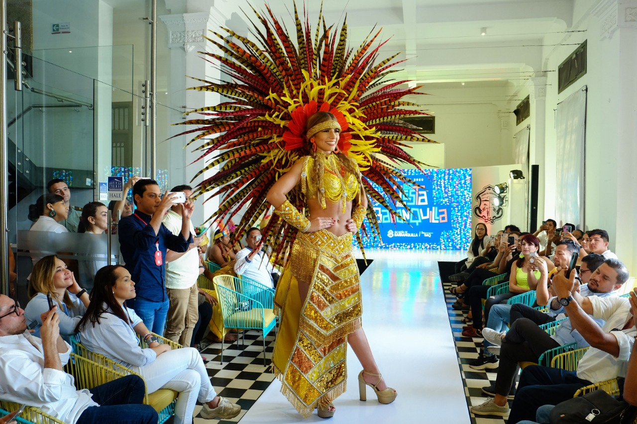 La Reina del Carnaval Isabella Chams usando el traje 'Origen'.