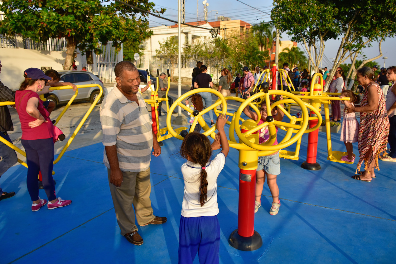 Los niños fueron los primeros que acudieron al parque Mirador de Los Nogales.