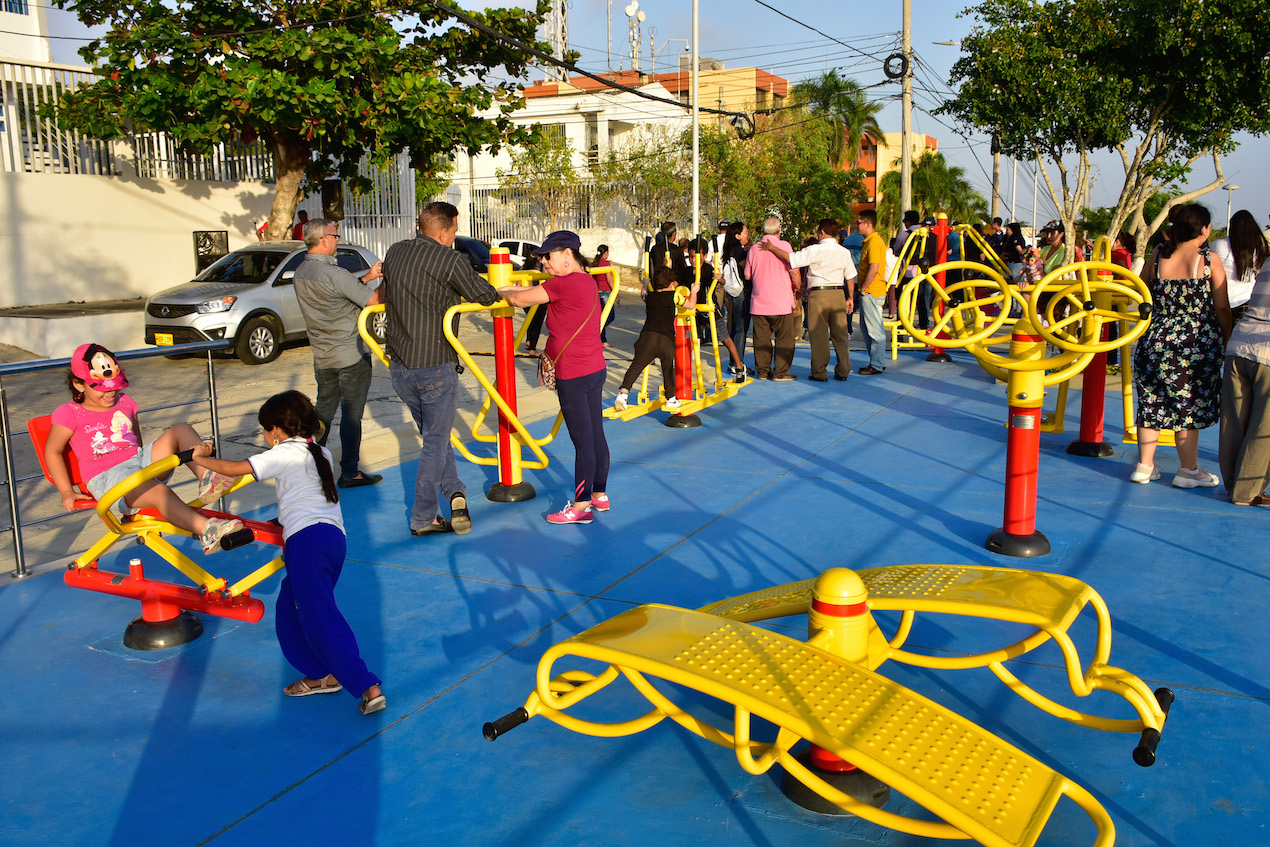 El Mirador cuenta con un gimnasio biosaludable con nueve máquinas, luminarias tipo led, nuevos andenes y senderos con un diseño amigable que garantiza y facilita la movilidad y libre circulación.