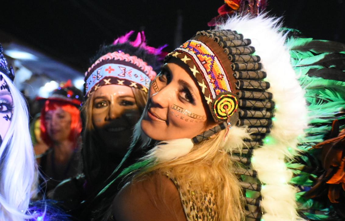 Los turistas también hicieron presencia en la Noche de Guacherna.