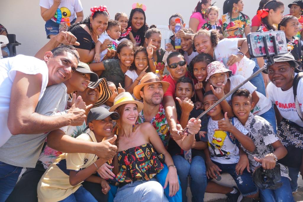 Una 'selfie' del Alcalde y la primera gestora con el público.