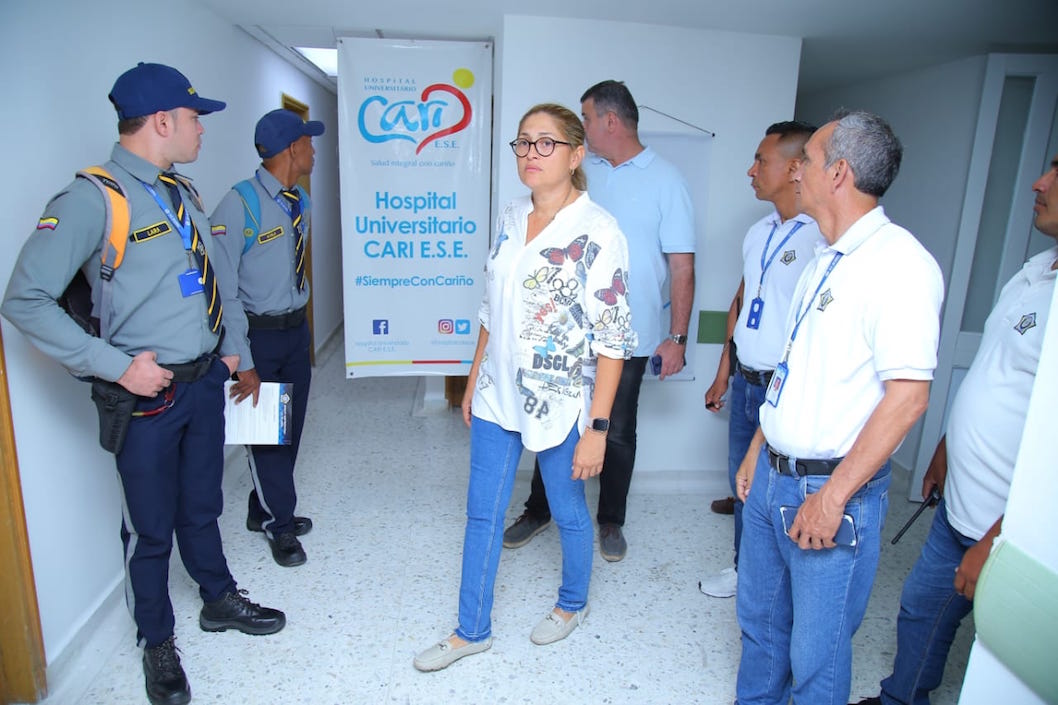 La Secretaria de Salud del Atlántico, Alma Solano, ingresando al Cari.