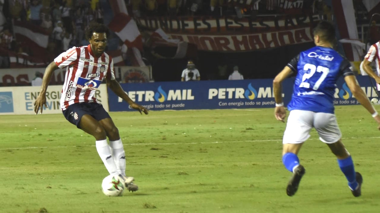 Didier Moreno enfrentando la marca de Jhonny Galli.