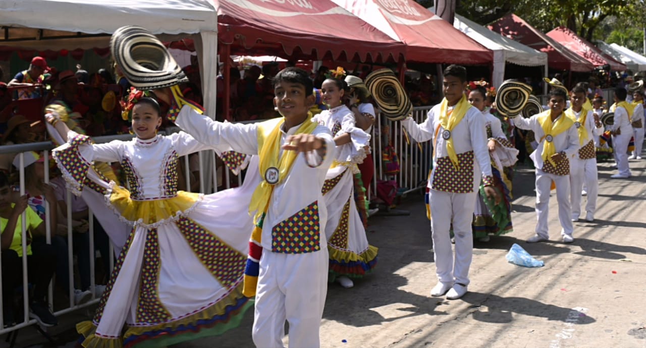 'Los cumbiamberitos de Buenos Aires', grupo del Rey Momo Alcides Romero.