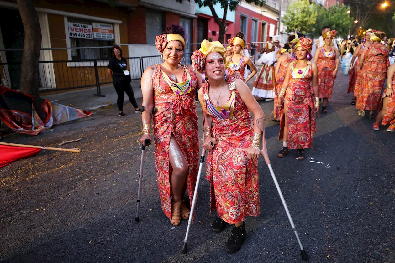 Integrantes de la comparsa inclusiva Balelé en Uruguay.