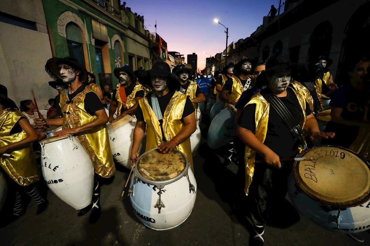 Integrantes de la comparsa inclusiva Balelé en Uruguay.