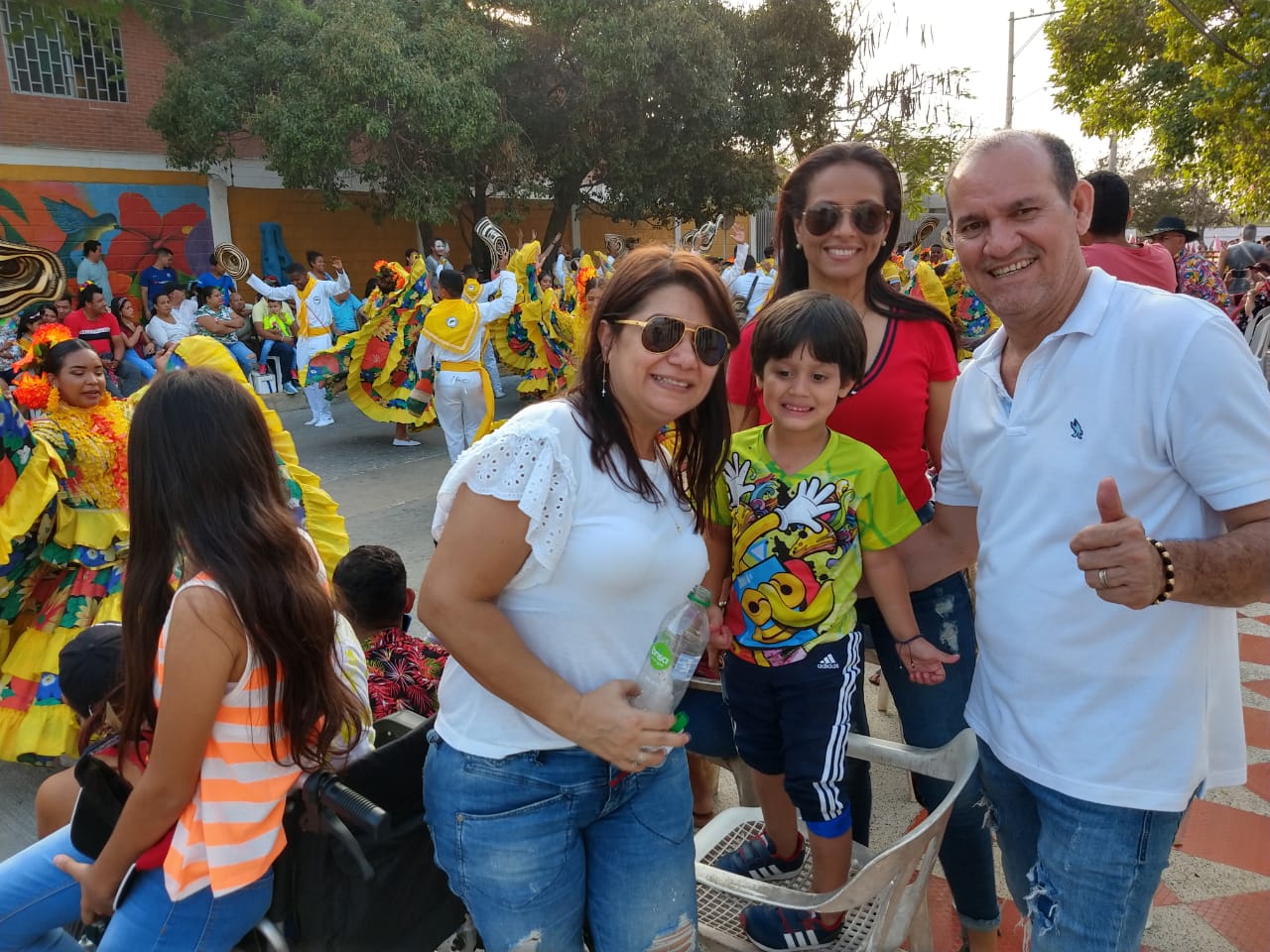 Asistentes a la Gran Parada de Puerto Colombia.