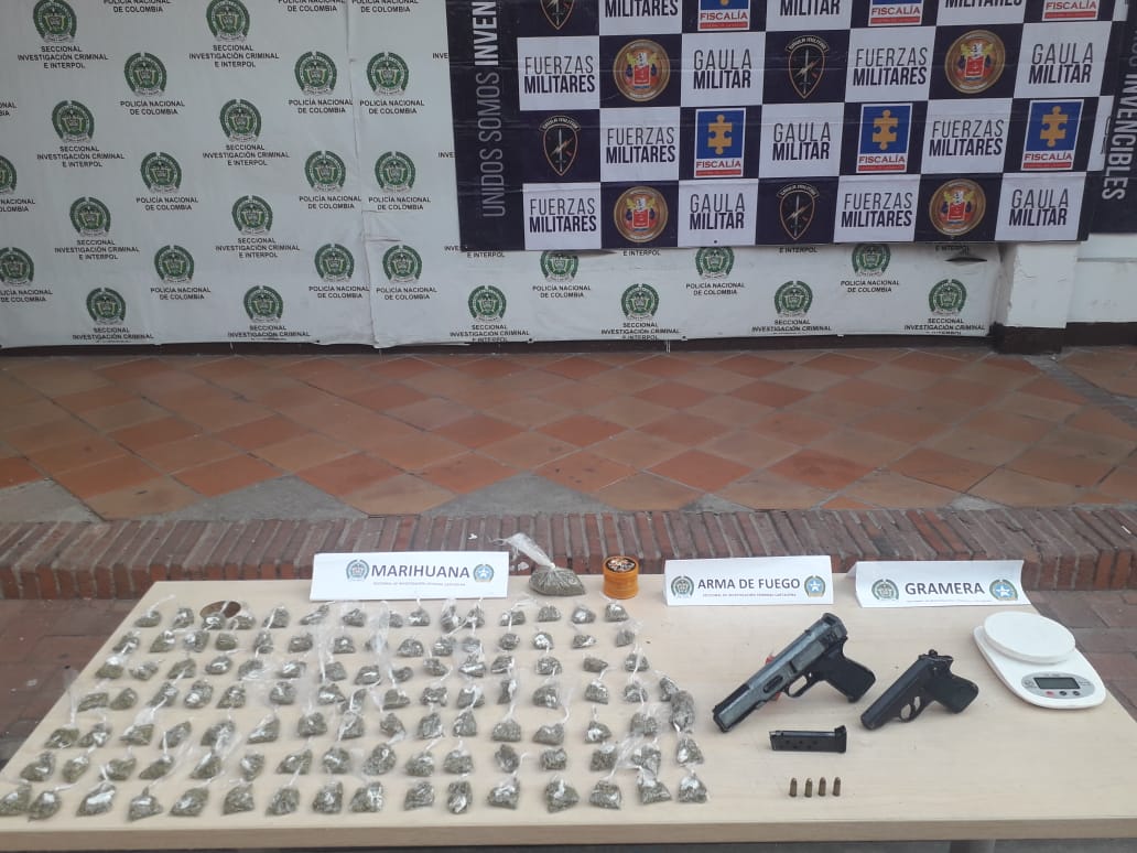 Policía Metropolitana de Cartagena La droga y las armas incautadas.
