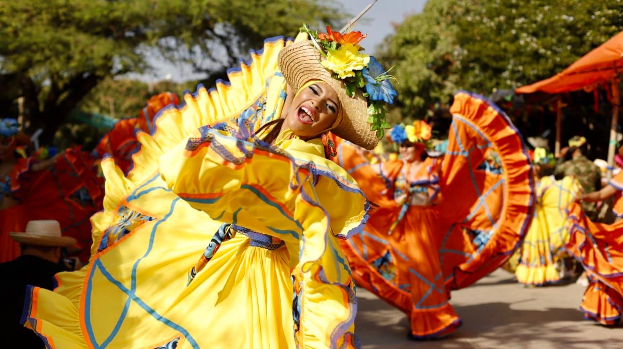 El departamento mostró su riqueza cultural mediante desfiles.