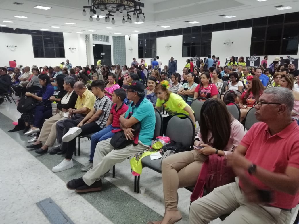 Entre los asistentes (a la izquierda) estuvo el docente Jairo Soto, experto en folclor, quien falleció este miércoles en Barranquilla.