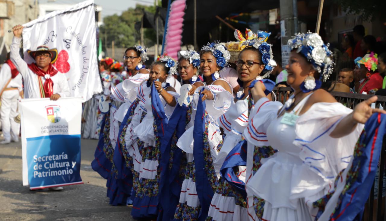 Cumbiamba de docentes enseñar y bailar