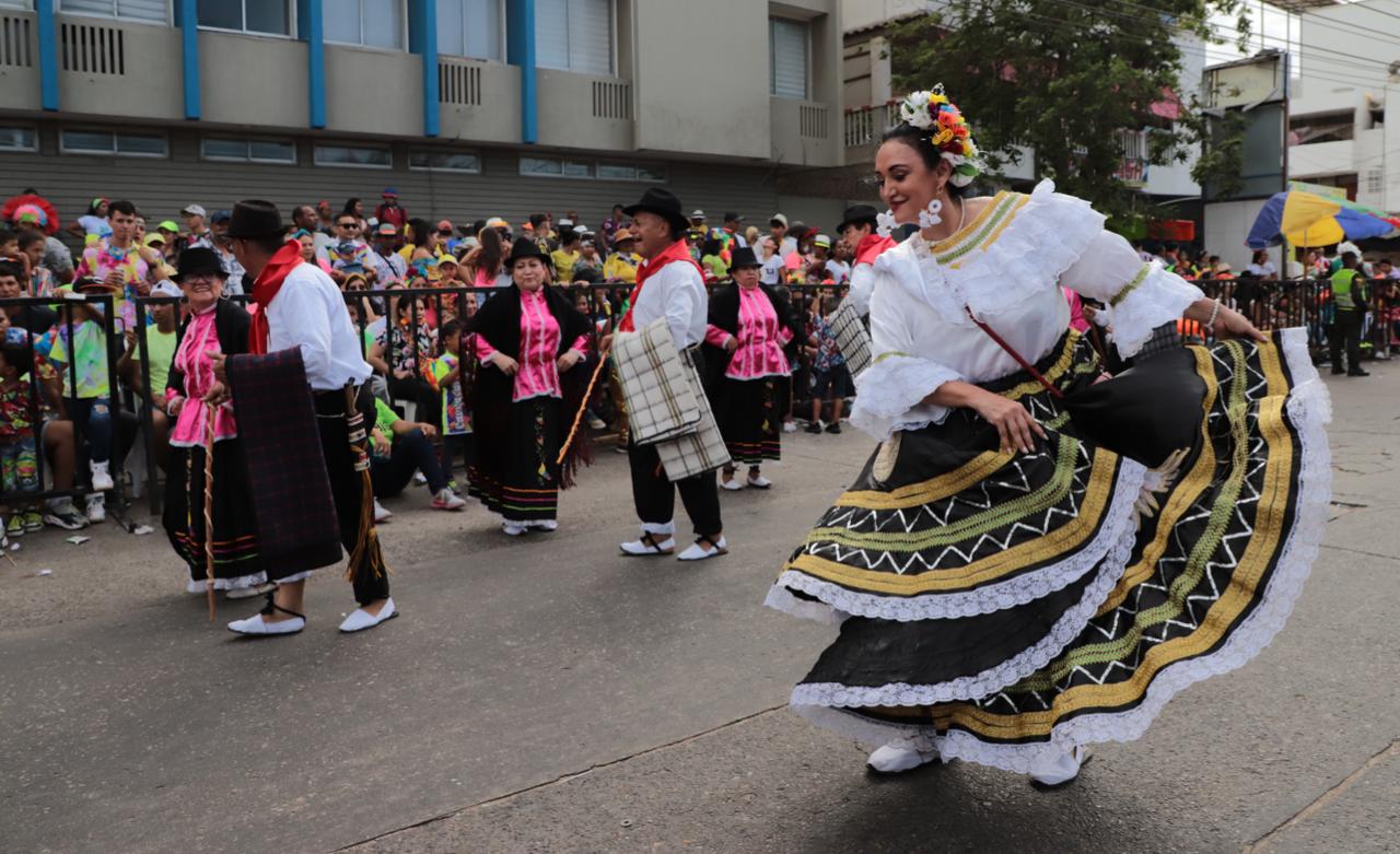 Fundación de danzas del adulto mayor de Florida Blanca Santander.