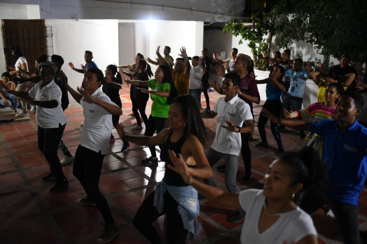 Matilde Herrera en medio de un ensayo con su grupo Kumbé.