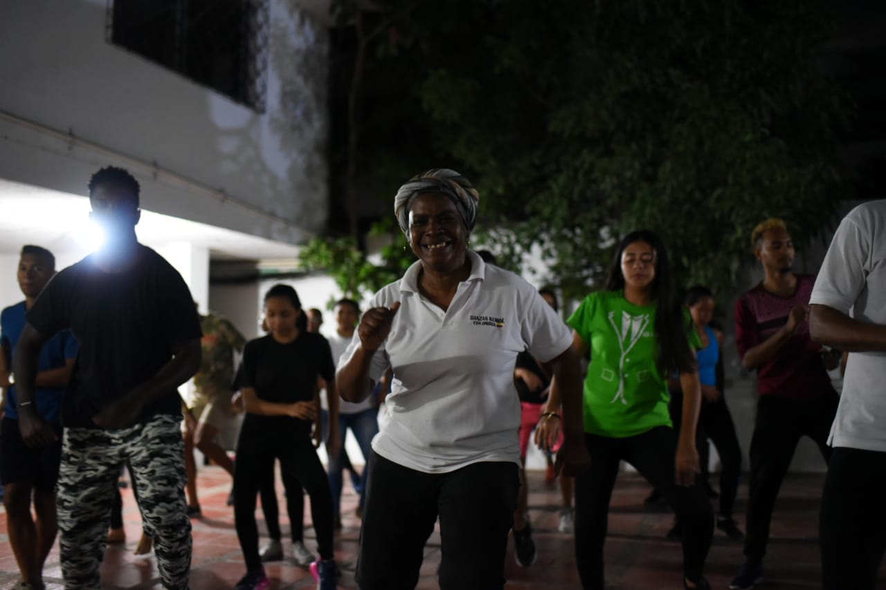 Matilde Herrera en medio de un ensayo con su grupo Kumbé.