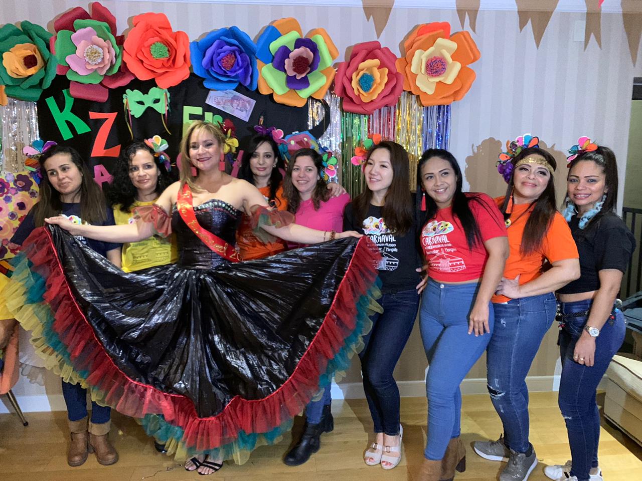 María Victoria Carrascal, Reina del Carnaval de Barranquilla en Mongolia, junto a grupo de latinas y ciudadanas de Mongolia.