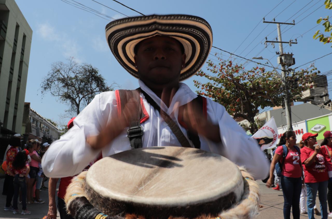 Repique de tambores en la calle 84.