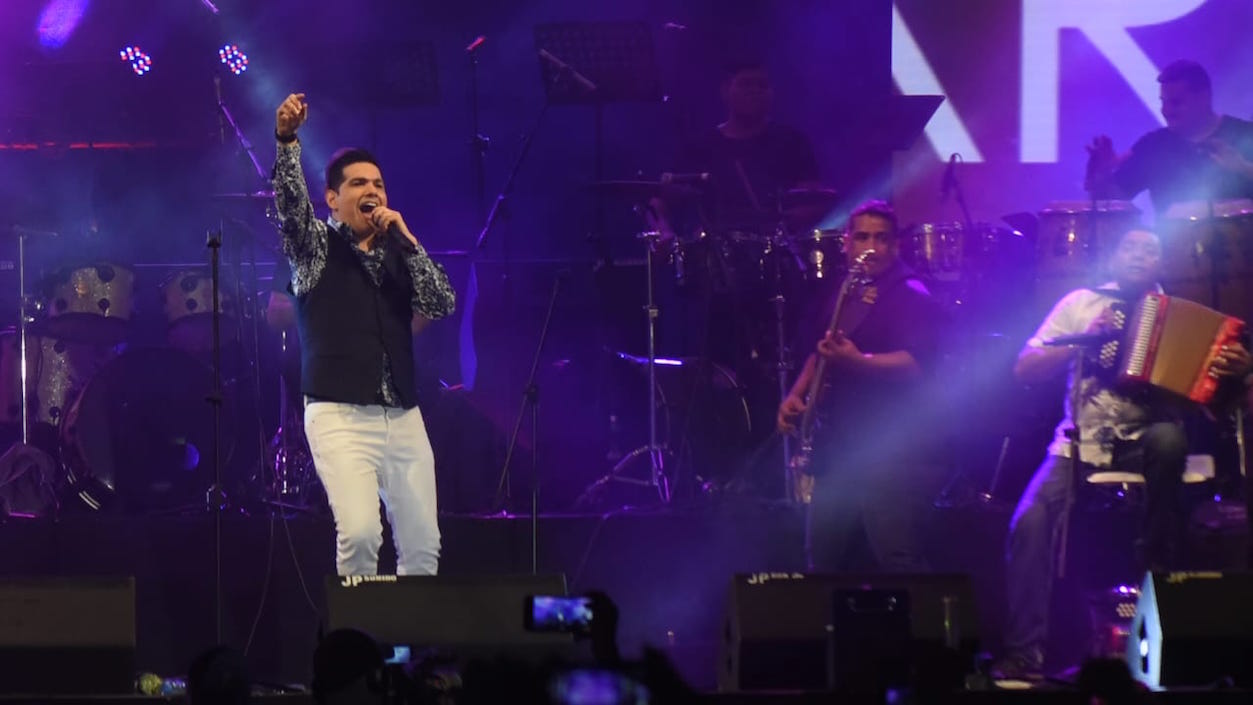 Petter Manjarrés con el Rey de Reyes Hugo Carlos Granados.
