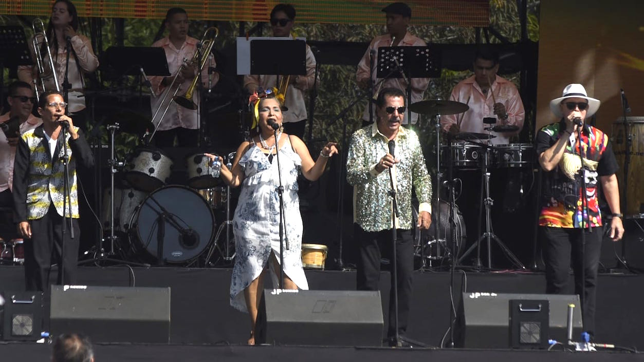 Los Rumberos del Barrio en el género de la salsa.