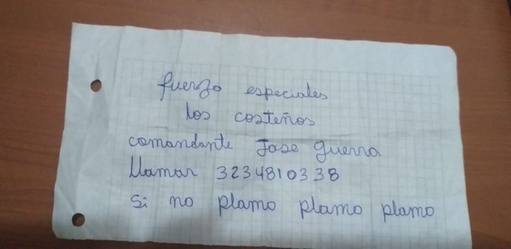 El 'papelito' enviado por los extorsionistas a los comerciantes.