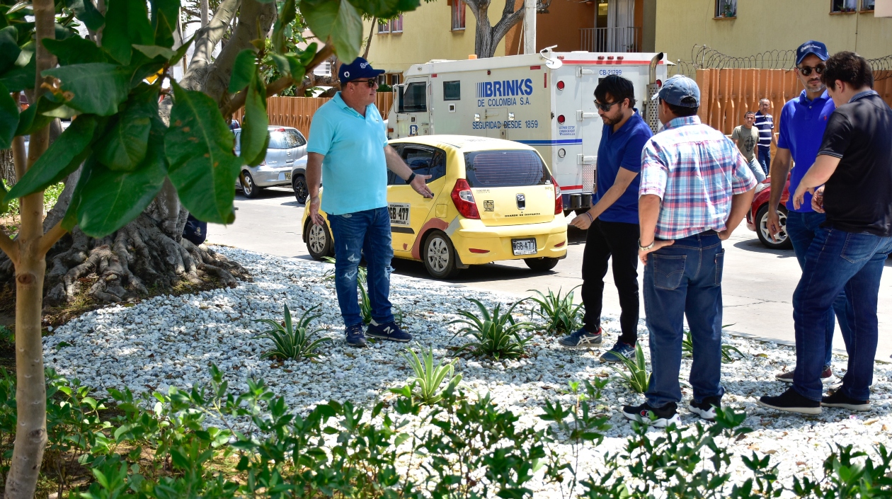 El gerente de la ADI, Alberto Salah; el Alcalde de Barranquilla, Jaime Pumarejo y el secretario de Obras Públicas, Rafael Lafont. 