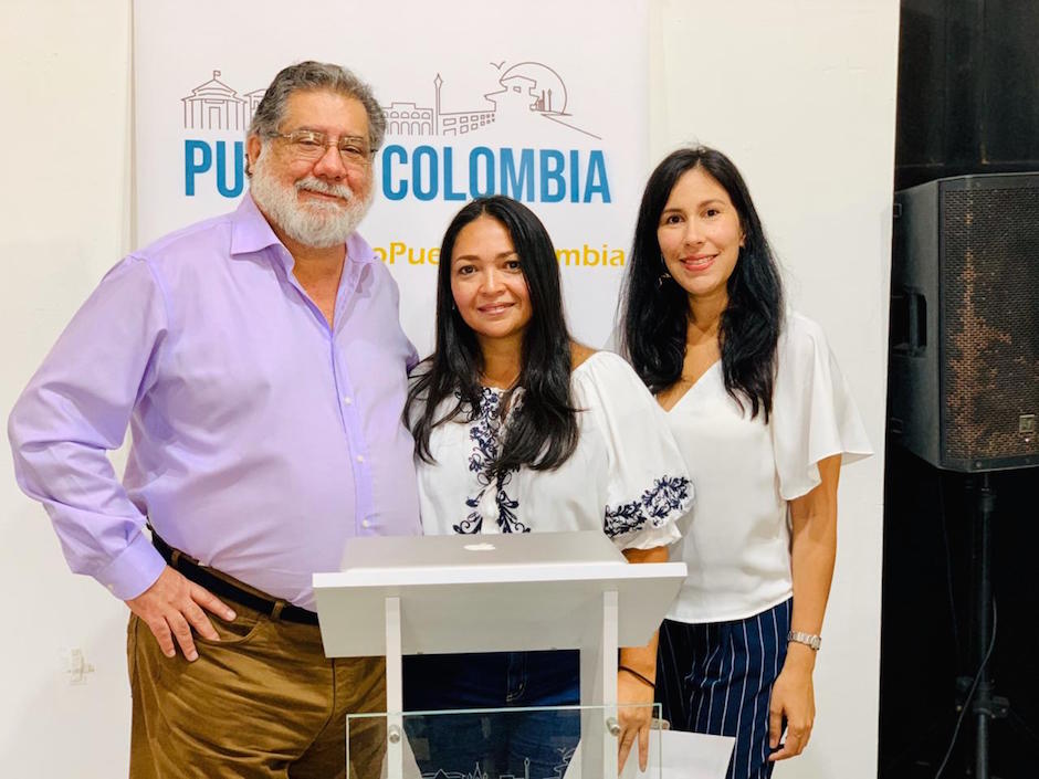 El consultor Sergio González Rubiera con asistentes al evento.