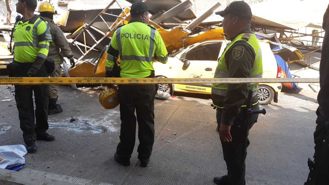 Así quedó el taxi donde su conductor resultó muerto.