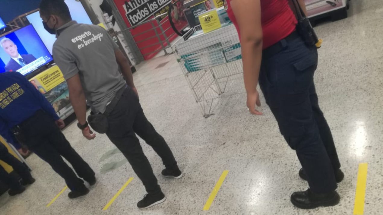 Señalización en los cajeros.
