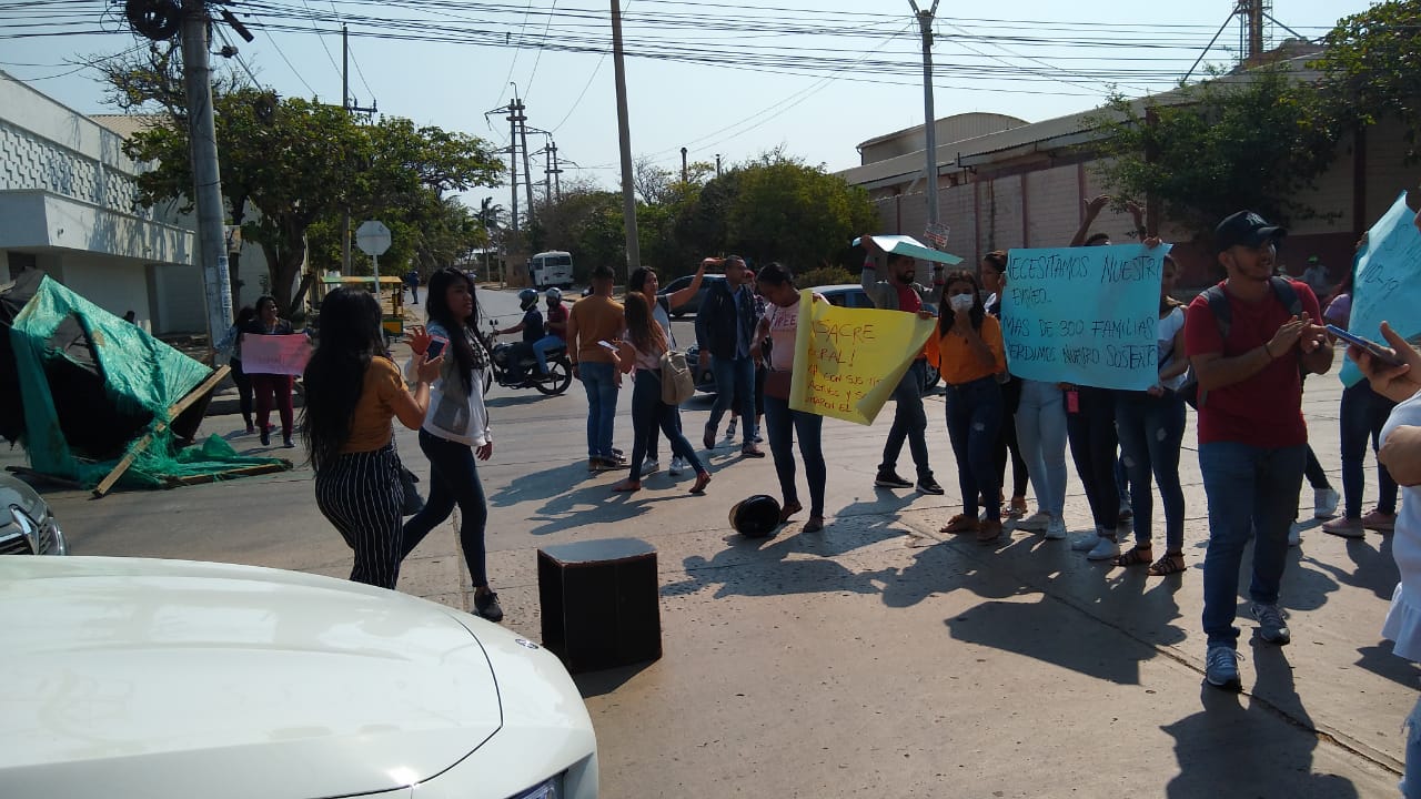 Los trabajadores que fueron despedidos.