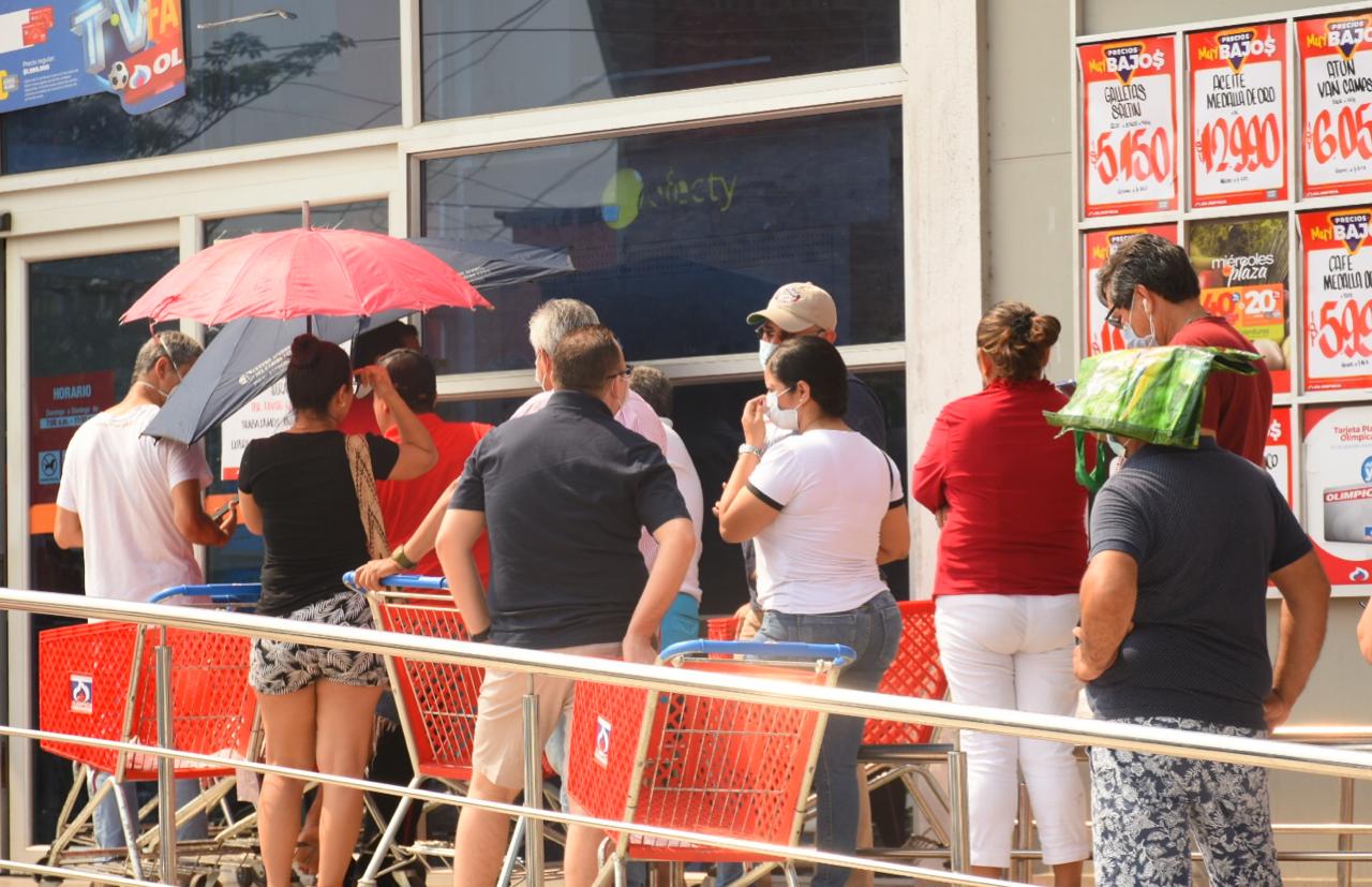 Todos quieren abastecerse antes de la hora cero del aislamiento obligatorio.
