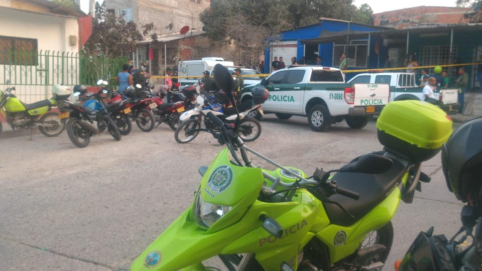 Policía Metropolitana de Cartagena. Las autoridades en el levantamiento de los tres cadáveres.