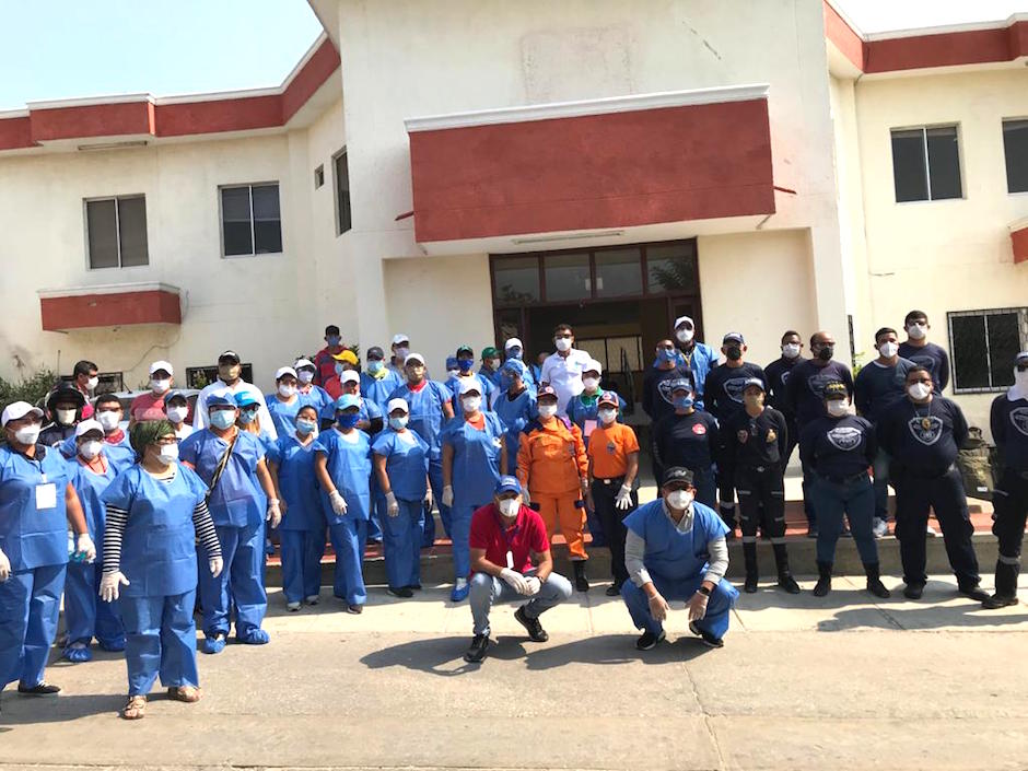 Prensa Gobernación El 'ejército' de colaboradores para la entrega de las ayudas.