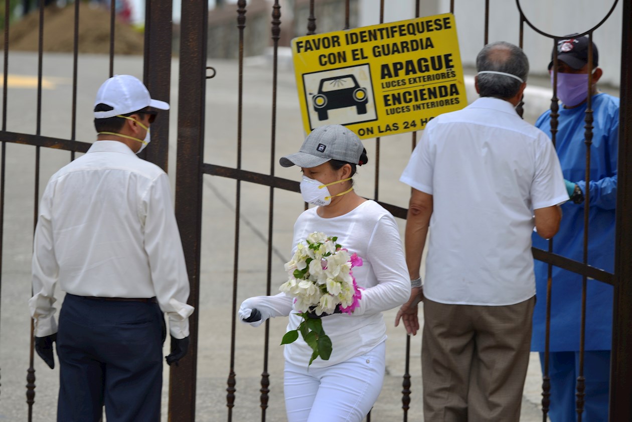 Guayaquil, con 2,3 millones de habitantes, es la ciudad más castigada de Ecuador por el virus.