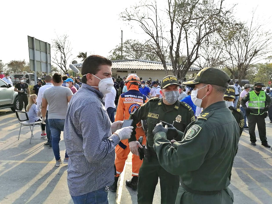 El Alcalde Rodolfo Ucrós, con el apoyo de la Policía Nacional.