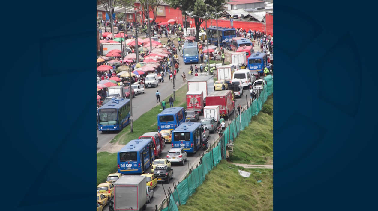 Gran congestión en la Plaza de Las Flores en Bogotá.