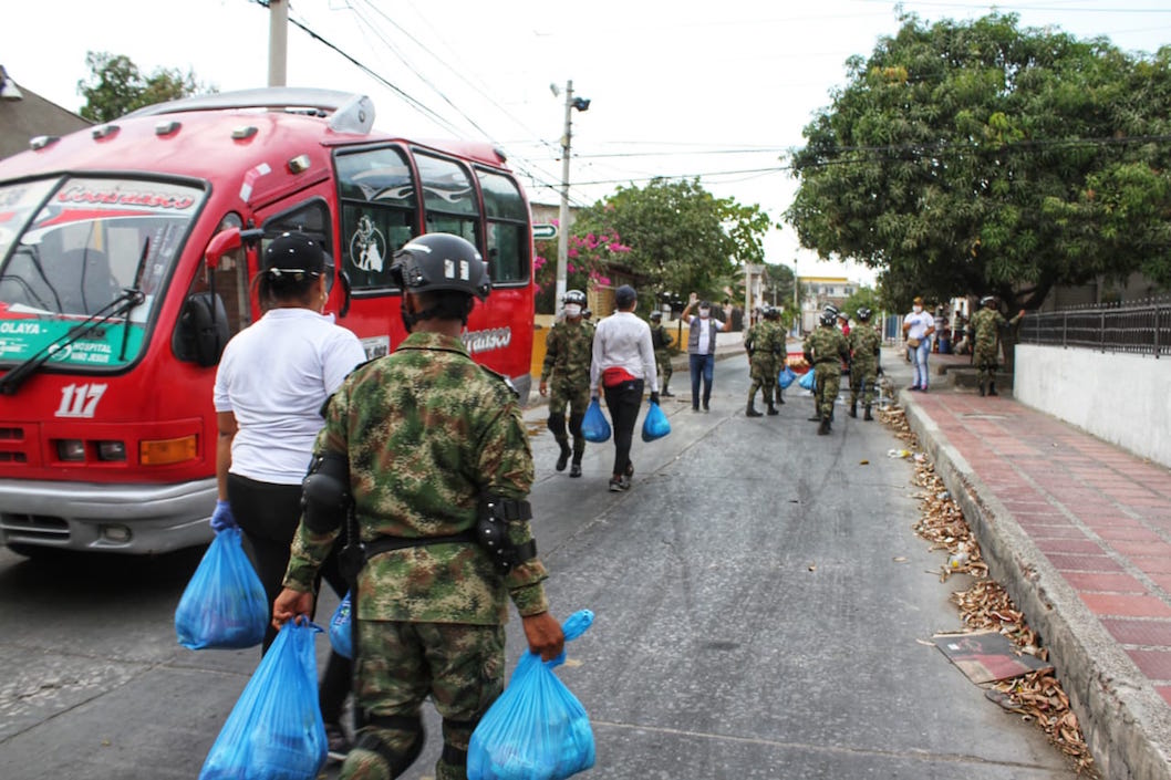 La brigada de entrega de ayudas alimentarias.