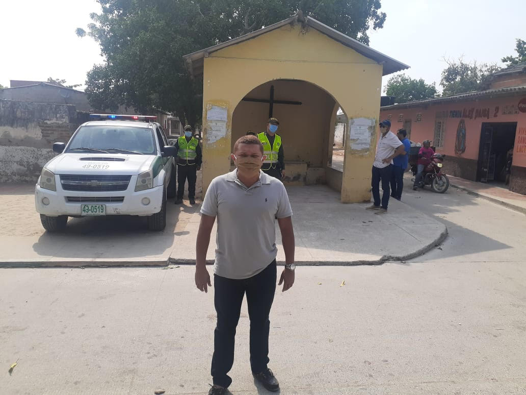 El alcalde de Santo Tomás, en la Cruz Vieja, sitio de llegada de flagelantes.