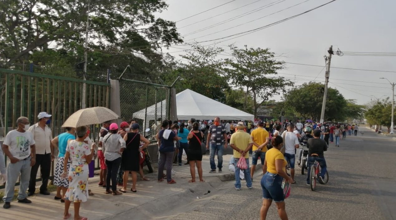 Así se veía la aglomeración a primeras horas de la mañana de este sábado. 