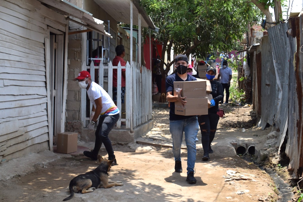 La entrega de las ayudas casa a casa.