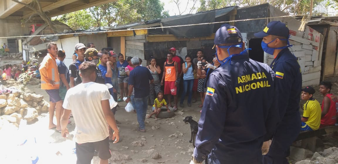 Entrega de ayudas en la Isla Rondón.