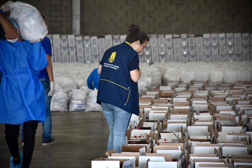 Karen Abudinen durante su visita a Centro de Acopio de mercados del Atlántico.