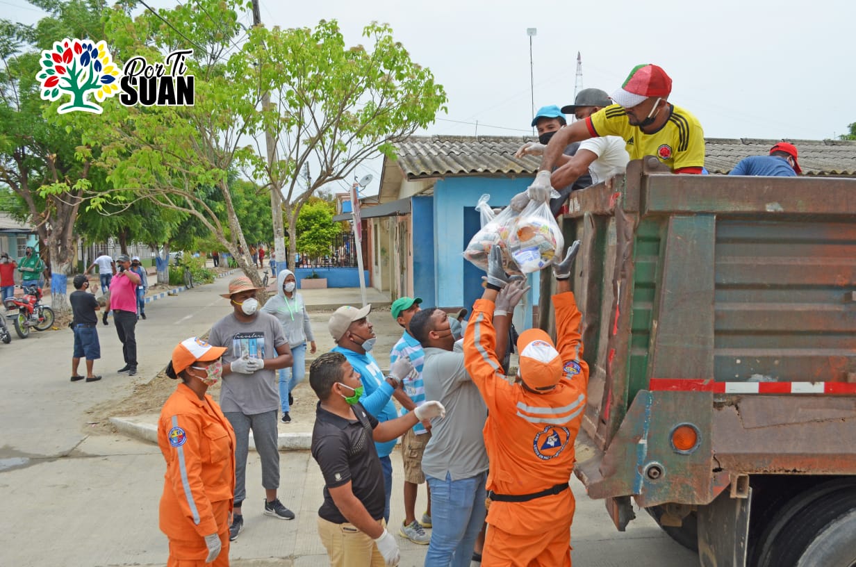 Entrega de los mercados en el municipio de Suan, Atlántico.